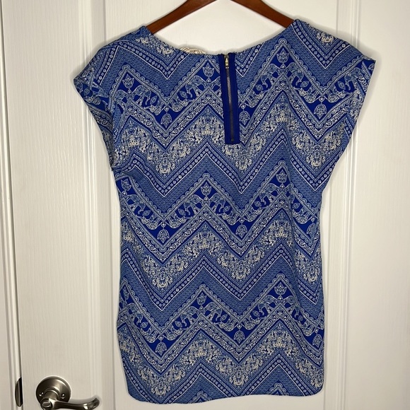 Pink Rose Blouse tshirt blue and white design small - Picture 3 of 6